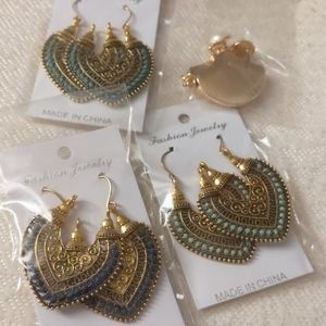 4 pairs of earrings